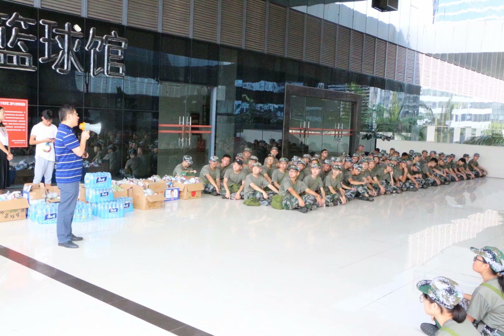 91九色
领导慰问军训中新生