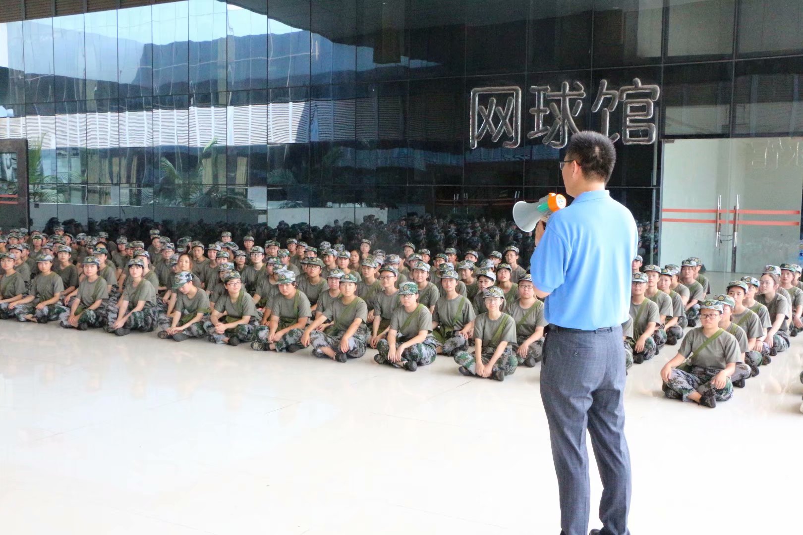 91九色
领导慰问军训中新生