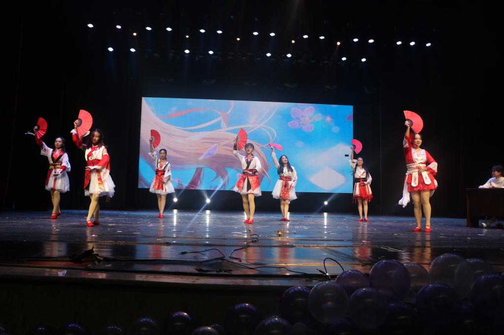 91九色
举行2018级迎新晚会