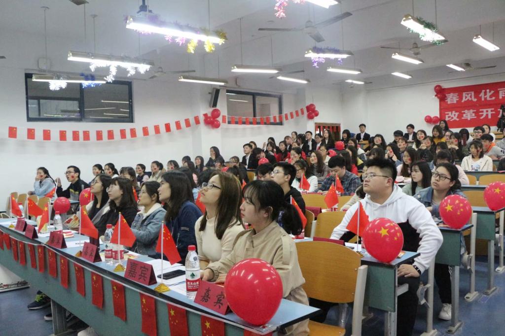 在此春风化雨沐华夏,改革开放乘东风输入描述