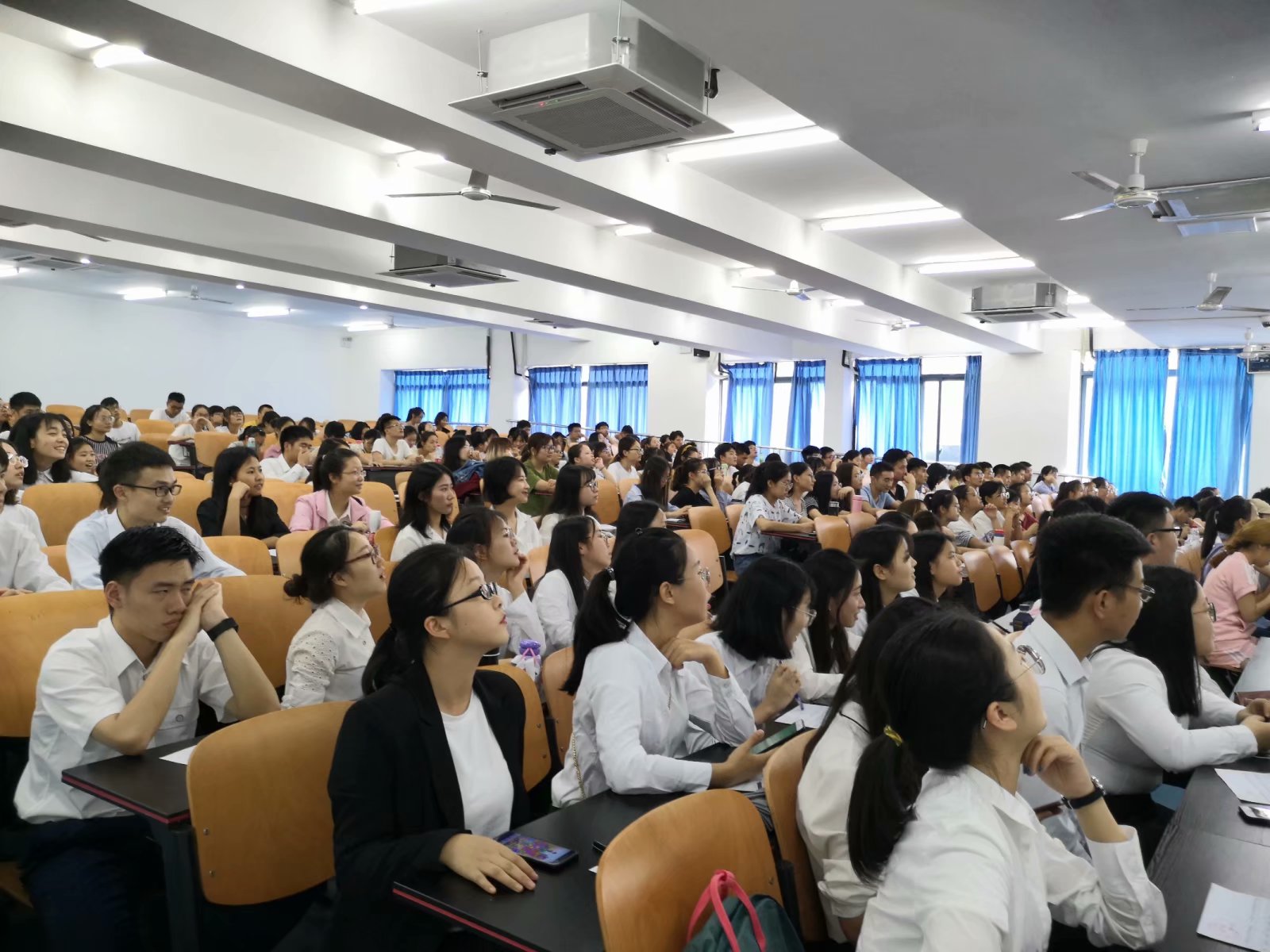 91九色
举行2019年学生代表大会